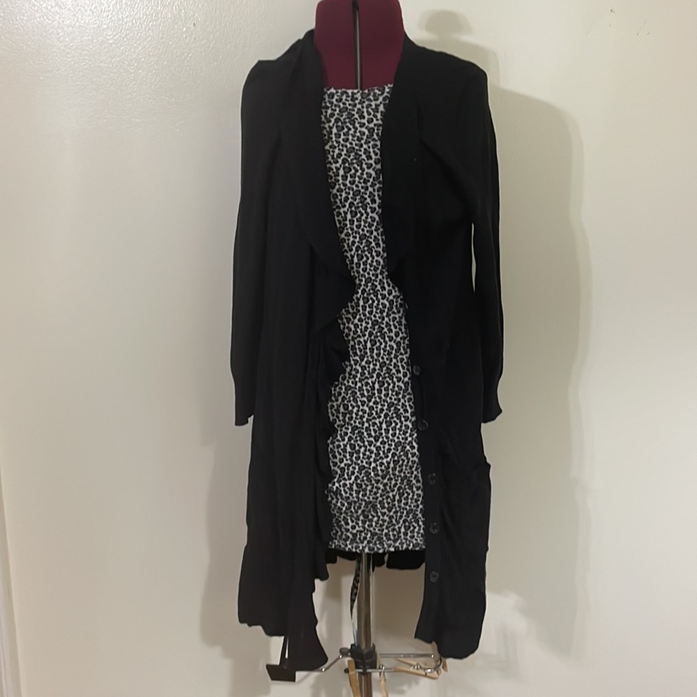 Sonoma super soft knit black grey cheetah print fitted shirt M layering piece